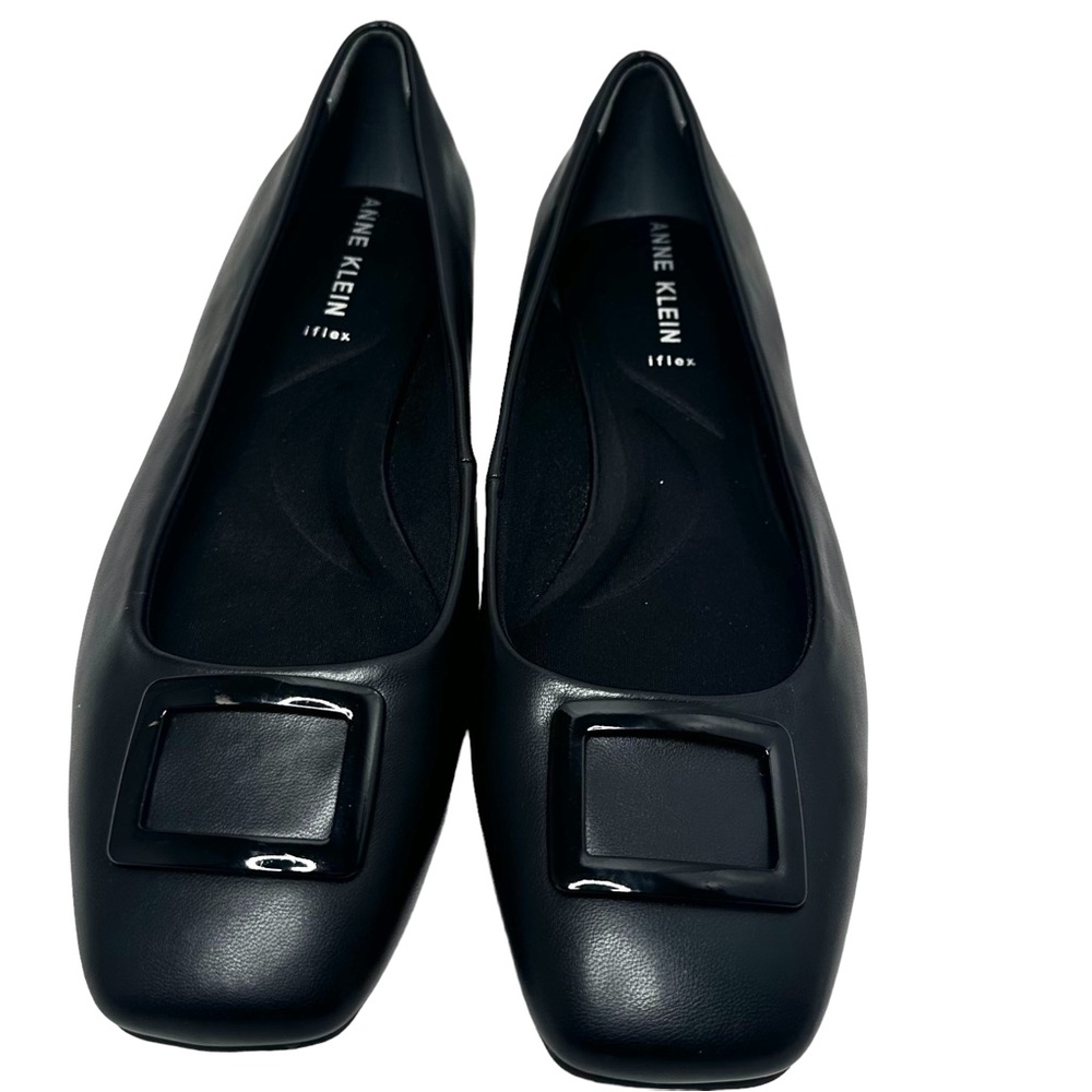 Anne Klein Black Iflex Ballet Flat with Black Hardware Size 8M. NWOB.